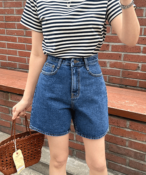 Simple Basic Half-Length Jean Shorts